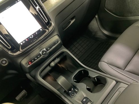 New 2025 Volvo XC40 B5 Core w/ Climate Package image 17