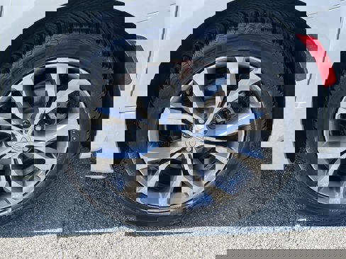 Used 2017 Chrysler Pacifica Limited image 18