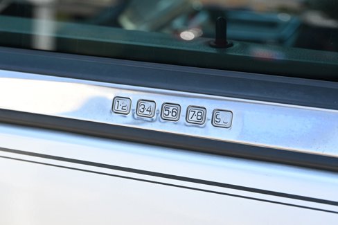Used 2010 Lincoln Navigator 4WD image 23