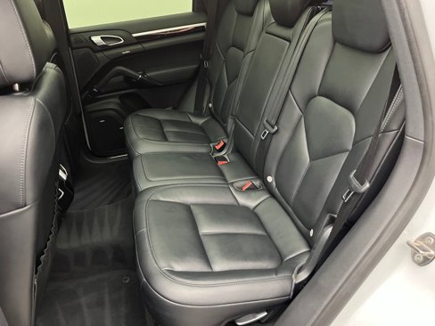 Used 2015 Porsche Cayenne S image 36
