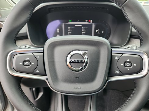 New 2025 Volvo XC40 B5 Core w/ Climate Package image 36