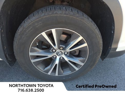 Used 2016 Toyota Highlander XLE image 2