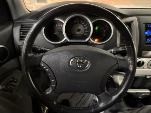 Used 2010 Toyota Tacoma PreRunner image 14