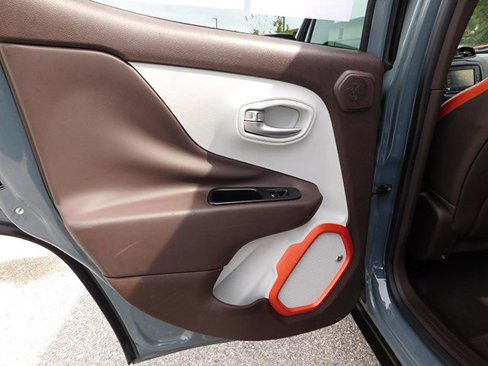 Used 2017 Jeep Renegade Limited image 12