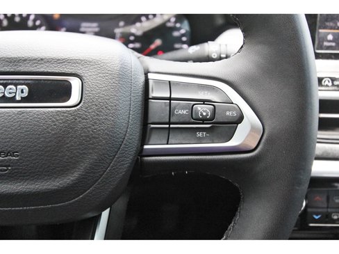 Used 2025 Jeep Compass Latitude image 19