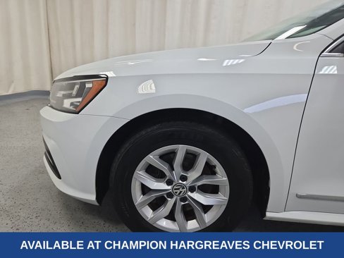 Used 2017 Volkswagen Passat 1.8T S image 42