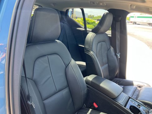 Certified 2023 Volvo XC40 B5 Plus w/ Protection Package Premier image 38