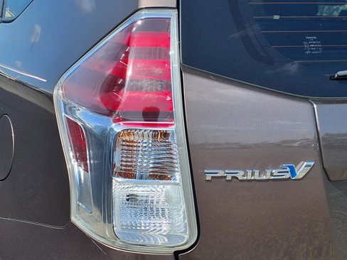 Used 2017 Toyota Prius V Five image 26