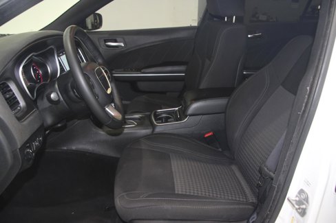 Used 2017 Dodge Charger SXT w/ Navigation & Travel Group image 15