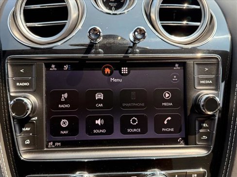 Used 2018 Bentley Bentayga image 23