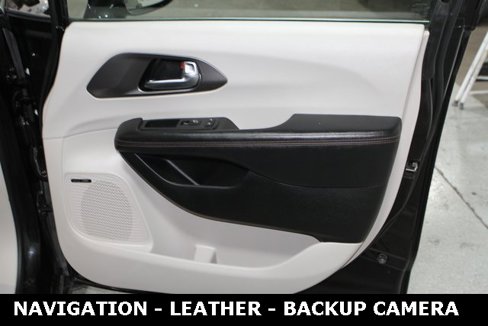 Used 2020 Chrysler Pacifica Touring-L Plus w/ Tire & Wheel Group image 23