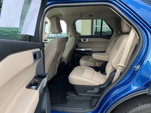Used 2022 Ford Explorer XLT image 12