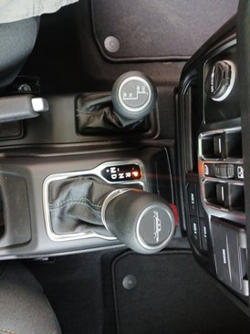 New 2025 Jeep Gladiator Sport image 35