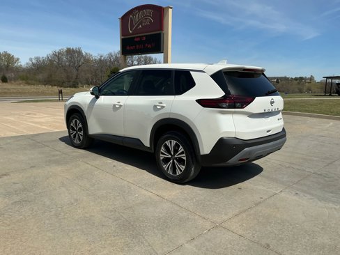 Used 2023 Nissan Rogue SV image 3