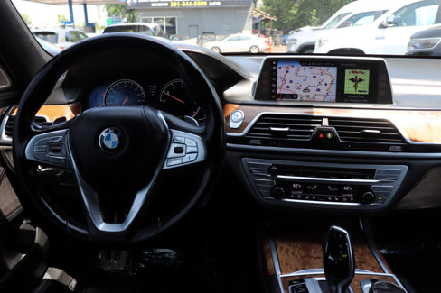 Used 2018 BMW 740i xDrive image 17