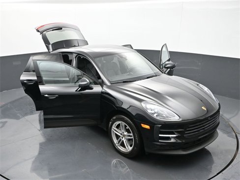 Certified 2021 Porsche Macan image 32