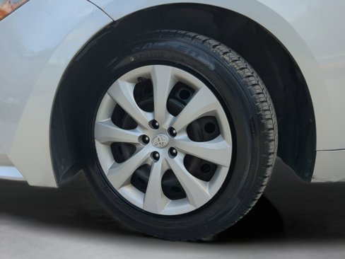Used 2021 Toyota Corolla LE image 60