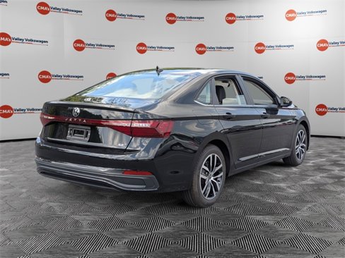 New 2025 Volkswagen Jetta SE image 5