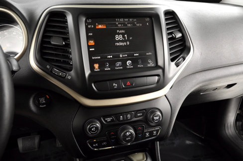 Used 2015 Jeep Cherokee Latitude w/ Comfort/Convenience Group image 14