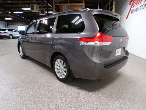 Used 2011 Toyota Sienna XLE image 3