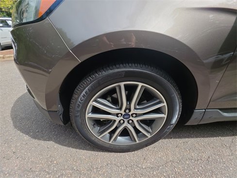 Used 2019 Ford Edge Titanium w/ Cold Weather Package image 10