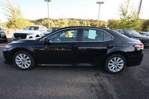 Used 2020 Toyota Camry LE image 2