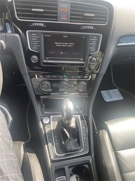 Used 2016 Volkswagen Golf 4-Door image 11