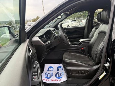 Used 2023 Jeep Grand Cherokee Altitude image 11