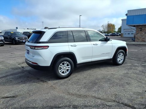 Used 2023 Jeep Grand Cherokee Laredo image 3