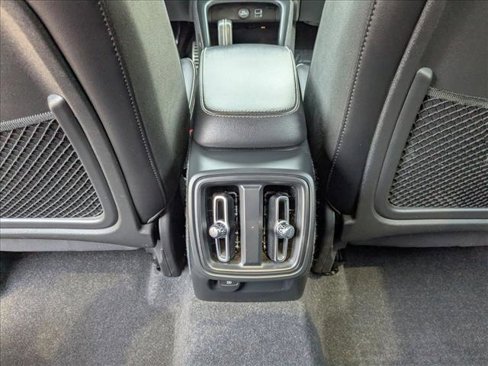 Used 2021 Volvo XC40 T5 R-Design image 20