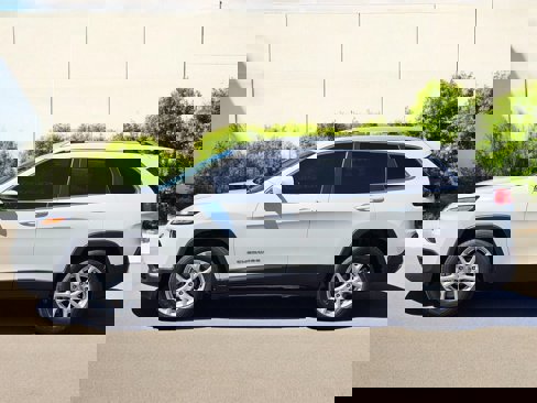 Used 2018 Jeep Cherokee Latitude Plus image 11