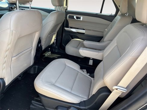 Used 2022 Ford Explorer XLT w/ Equipment Group 202A image 13