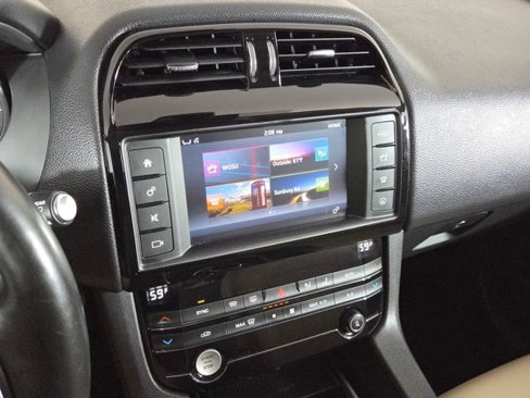 Used 2018 Jaguar F-PACE Premium image 26