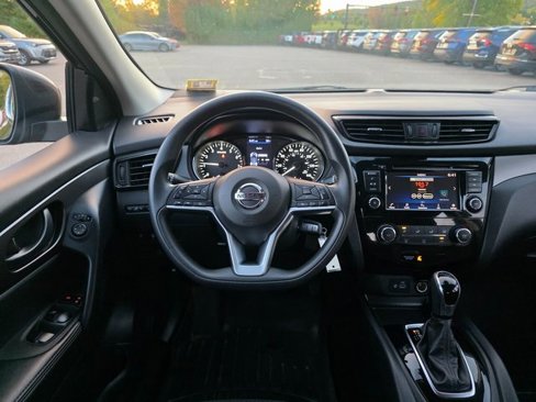 Used 2020 Nissan Rogue Sport S image 19