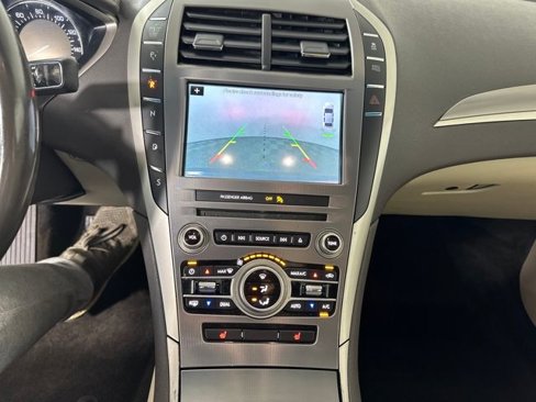 Used 2017 Lincoln MKZ Premiere image 22