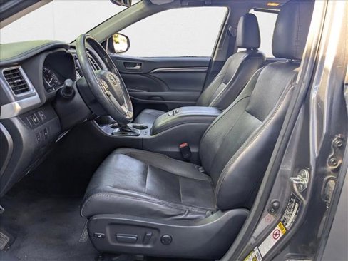 Used 2014 Toyota Highlander Limited image 17