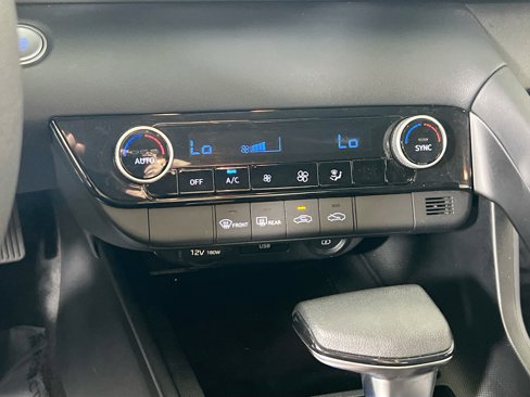 Used 2023 Hyundai Elantra SEL image 15
