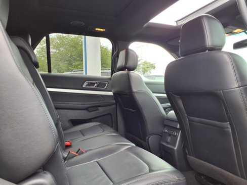 Used 2016 Ford Explorer XLT w/ Equipment Group 202A image 10