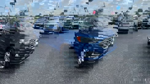 Used 2022 Ford Edge Titanium image 3