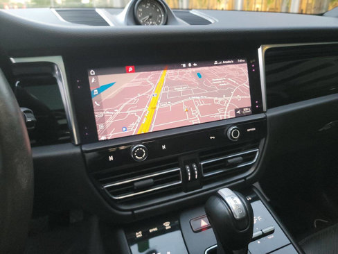 Used 2023 Porsche Macan image 15