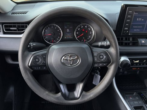 Used 2022 Toyota RAV4 LE image 12