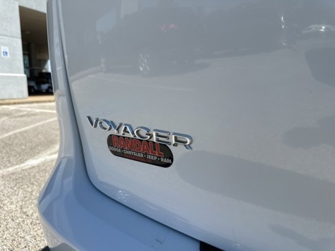 Used 2021 Chrysler Voyager Lxi image 58
