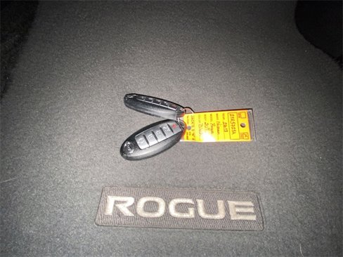 Used 2018 Nissan Rogue SV image 28