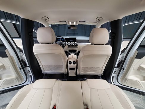 Used 2020 Mercedes-Benz GLB 250 w/ Premium Package image 43