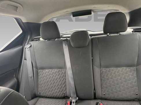 Used 2021 Nissan Kicks SV image 2