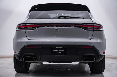 Certified 2025 Porsche Macan image 11
