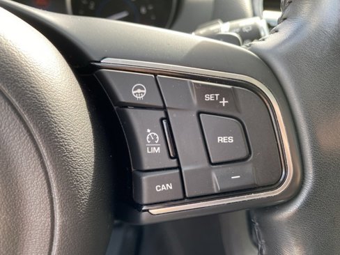Used 2017 Jaguar F-PACE Premium image 20