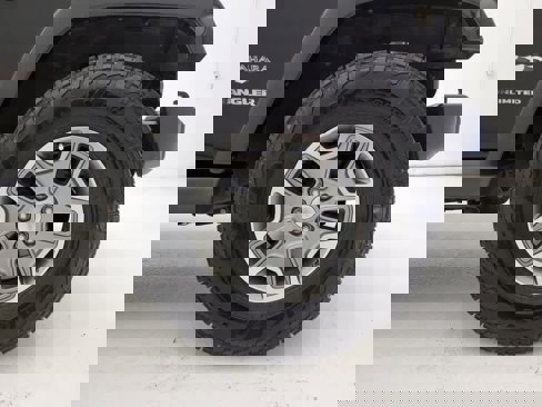 Used 2016 Jeep Wrangler Unlimited Sahara image 16