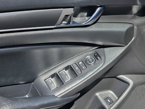 Used 2018 Honda Accord Sport image 25