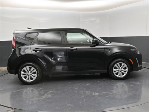 Used 2023 Kia Soul LX image 2